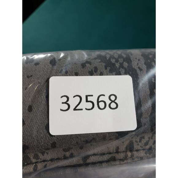 Guess Jeans Sz 27 Womens Gray Python Stretch Pants Mid Rise Skinny Ladies NWT - Picture 14 of 14